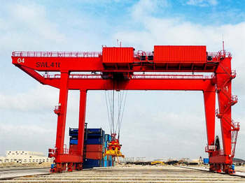 Gantry-Crane-For-Lifting-Containers.jpg
